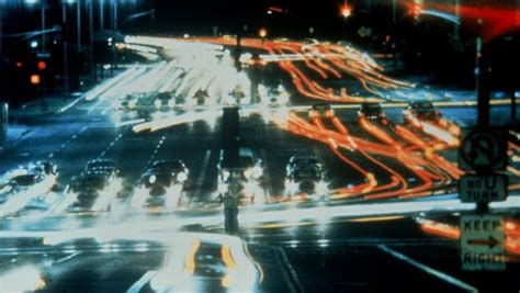  Koyaanisqatsi: Une Symphonie Viscérale et Hypnotique